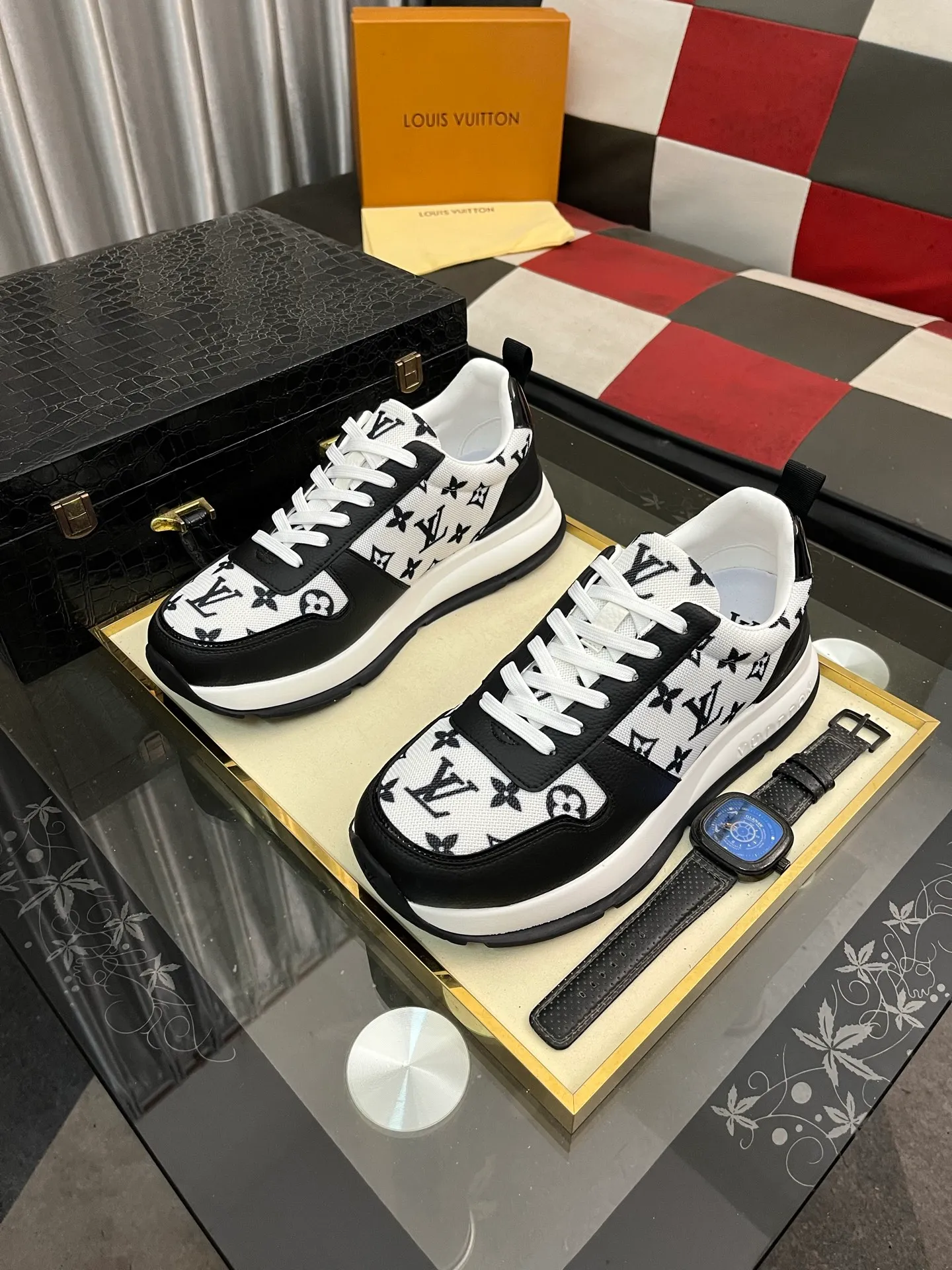 Men's men's shoes💰458⌚️⌚️ Loui* Vuitto* - Louis ** donkey's new color men's trainer sneakers, this LV Trainer sneaker is made of calfskin and breathable mesh, showing pure colors, the #54 logo on the back traces the brand's birth in 1854, the designer's handwritten brand logo embellishes one side, virgil Designed by abloh himself, it is a very commemorative sneaker. The new LV Louis Vuitton loui* vuitto* trainer sneaker low casual sports culture versatile basketball sneaker. Size: 38-444️⃣Colors available